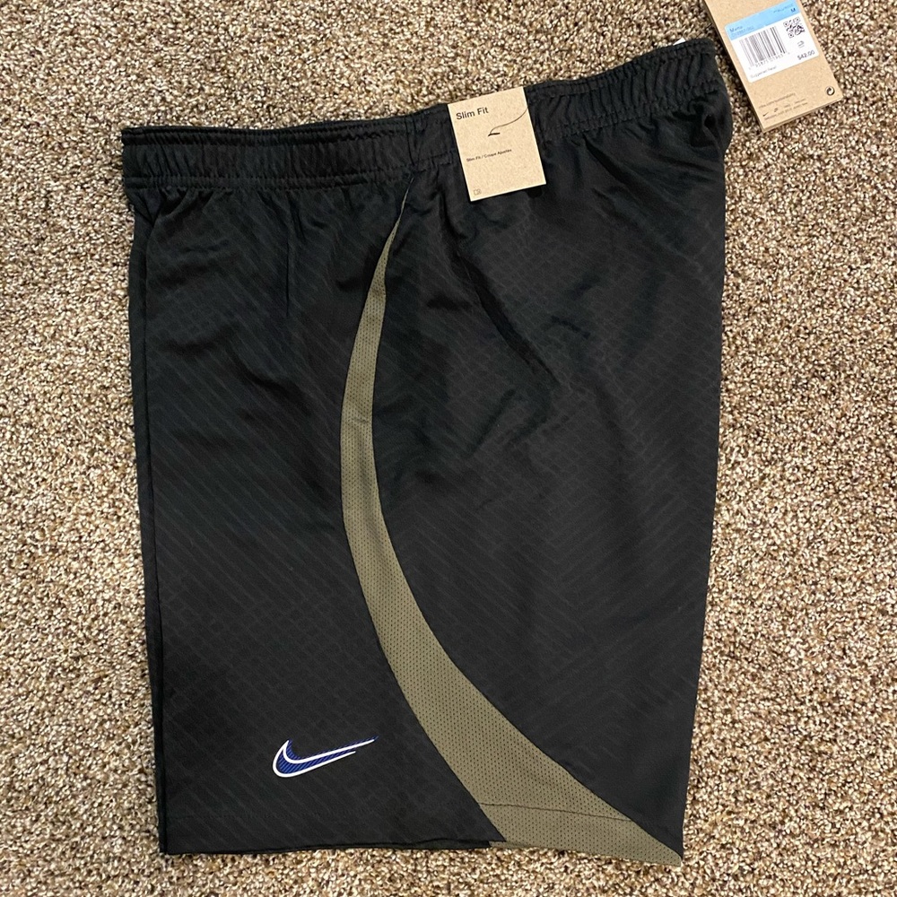 Nike Dri-FIT Strike
Men's Soccer Shorts size med NWT